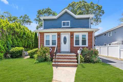 123 Mitchell Street, North Bellmore, NY 11710