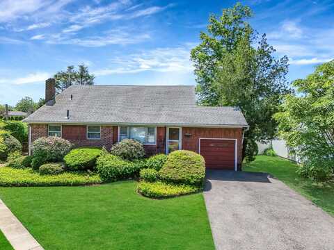 3 Shelter Hill Road, Plainview, NY 11803