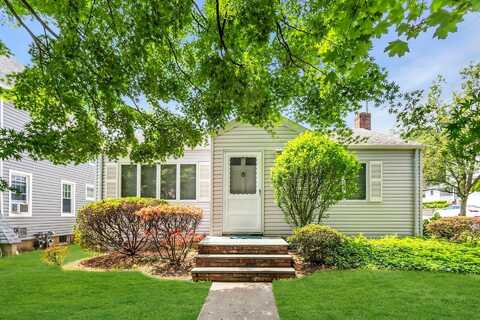 26 1/2 Ellwood Street, Glen Cove, NY 11542