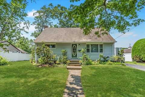 20 Hemlock Drive, Farmingdale, NY 11735
