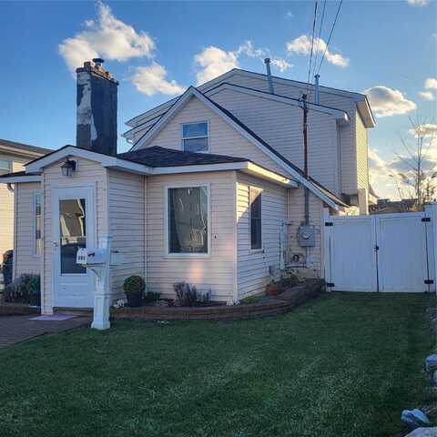 885 Surf Street, Lindenhurst, NY 11757