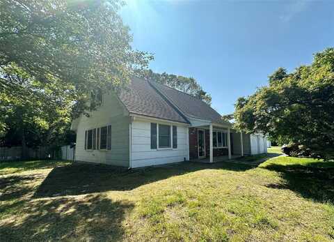 2 Hamilton Court, Coram, NY 11727