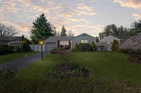 29 Main Avenue, Wheatley Heights, NY 11798