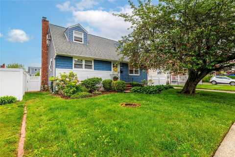 2565 Ashland Place, North Bellmore, NY 11710