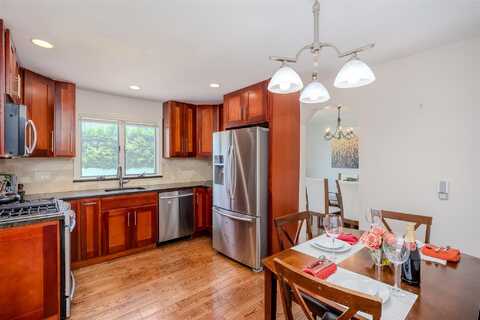 11 Spruce Street, Garden City, NY 11530