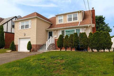 25 Ocean Avenue, Malverne, NY 11565