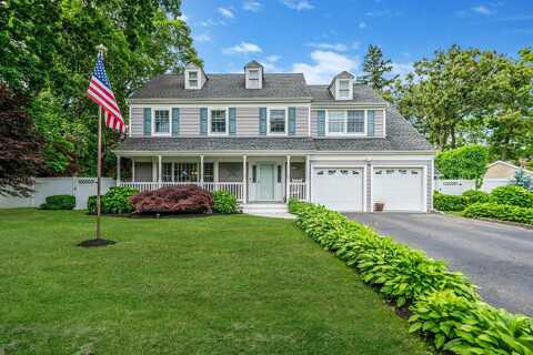 9 Graystone Lane, Smithtown, NY 11787