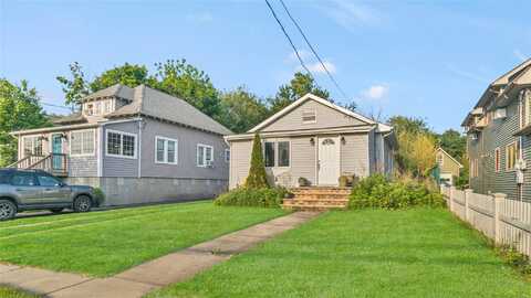 9 E Hamilton Avenue, Massapequa, NY 11758