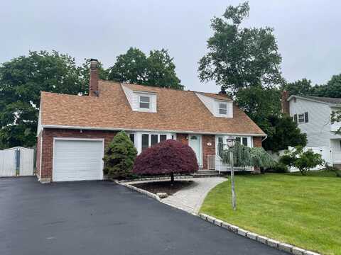24 Gaymor Lane, Commack, NY 11725