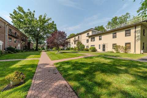 32 Manchester Road, Eastchester, NY 10709