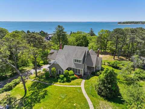 6 Huckleberry Lane E, Hampton Bays, NY 11946