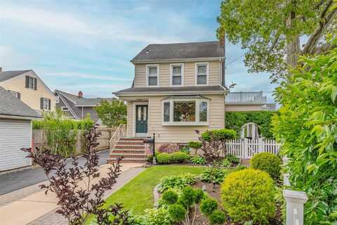 3 Palisade Avenue, Lynbrook, NY 11563