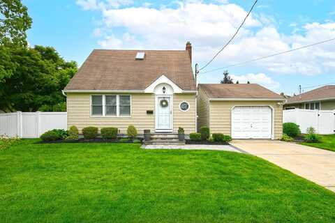 20 Kossuth Street, Deer Park, NY 11729