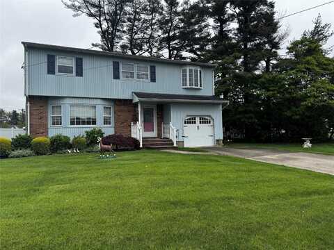 4 Susan Court, Deer Park, NY 11729