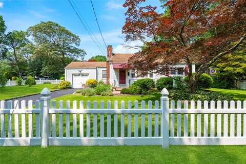 224 Washington Avenue, Saint James, NY 11780