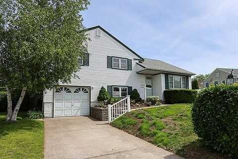 32 Pembroke Drive, Massapequa, NY 11758