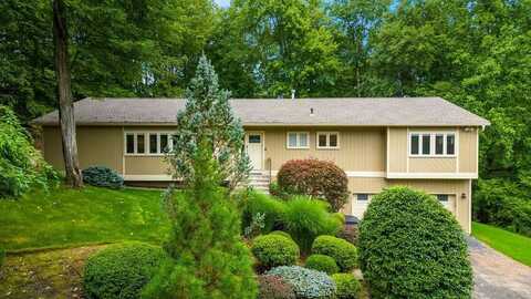 4 Emerald Drive, Pomona, NY 10970