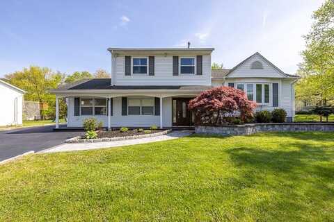 28 Strawberry Place, Pearl River, NY 10965