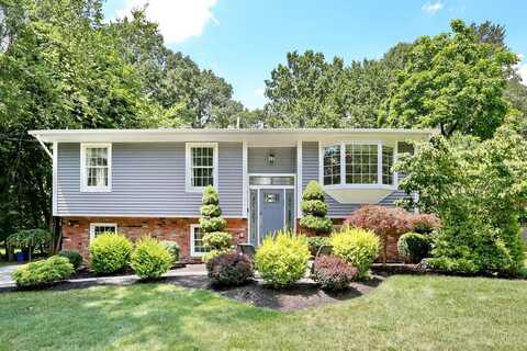 26 Thomsen Drive, Airmont, NY 10952