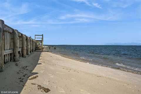 31 Dunlookin Lane, South Jamesport, NY 11970