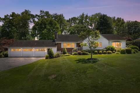 18 Halsey Place, Valhalla, NY 10595