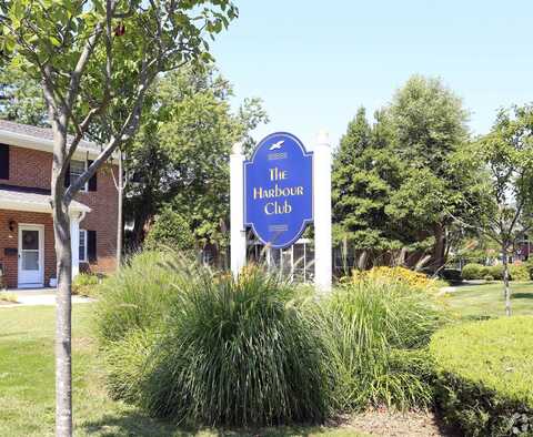 11 Milligan Road, West Babylon, NY 11704