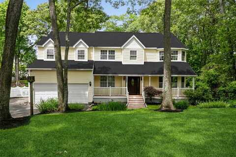30 Lawrence Road, Kings Park, NY 11754