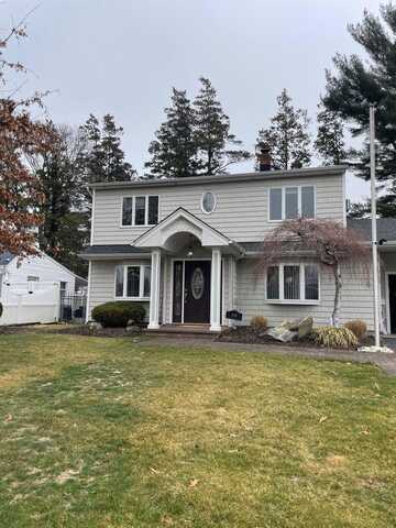 19 Daisy Lane, Levittown, NY 11756