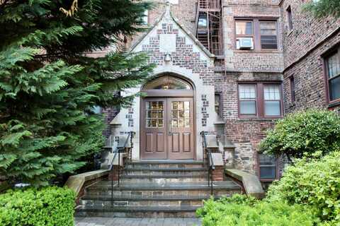 209 Garth Road, Scarsdale, NY 10583