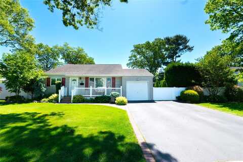 33 Woodland Avenue, Farmingdale, NY 11735