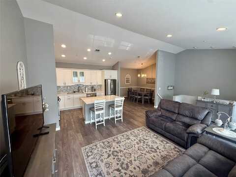 310 Narragansett Villas Drive, Lindenhurst, NY 11757