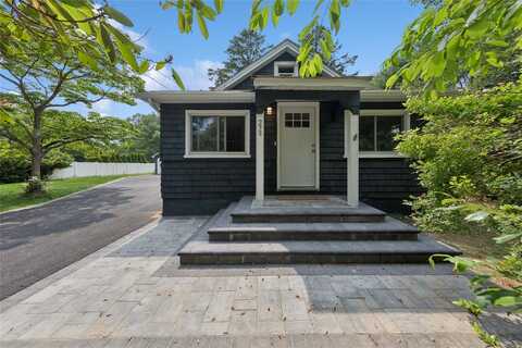 274 Dayton Avenue, Manorville, NY 11949