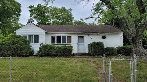 15 Wauwepex Trail, Ridge, NY 11961