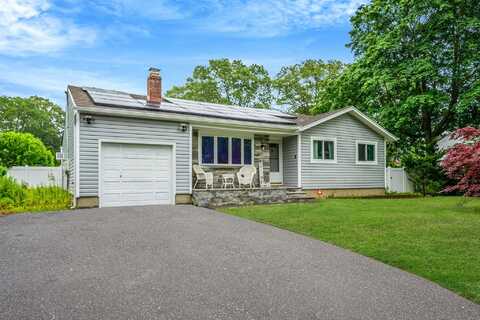 107 Avenue E, Holbrook, NY 11741