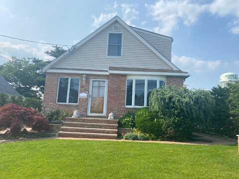 88 Winnie Court, Westbury, NY 11590