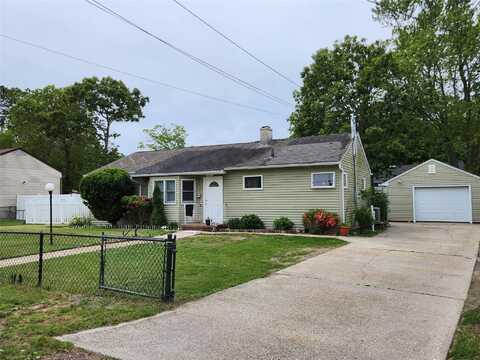 163 Sylvan Avenue, Riverhead, NY 11901