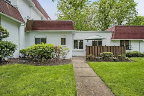 400 Clubhouse Court, Coram, NY 11727