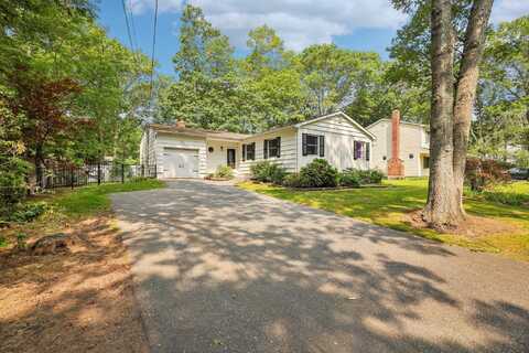 52 Iroquois Trail, Ridge, NY 11961
