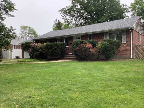 7 Aspen Avenue, Greenlawn, NY 11740