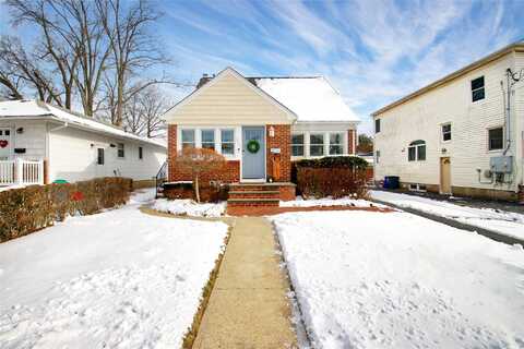 320 Euston Road S, Garden City, NY 11530