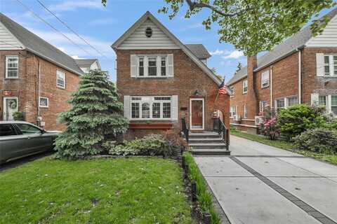 589 Liberty Avenue, Williston Park, NY 11596