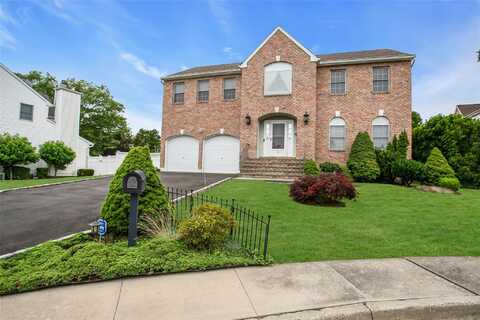 15 Howard Court, Plainview, NY 11803