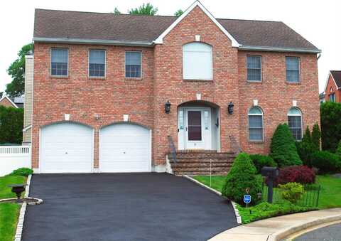 15 Howard Court, Plainview, NY 11803