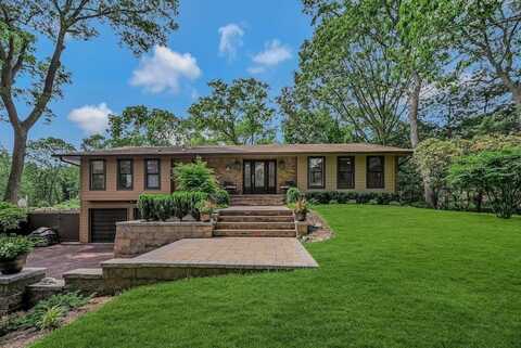 36 Woodland Lane, Smithtown, NY 11787