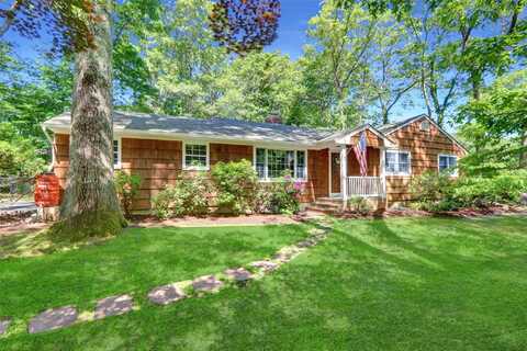 44 Mud Road, Setauket, NY 11733