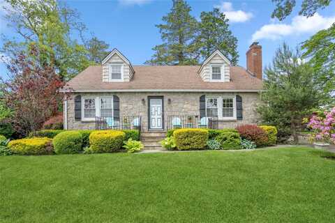 2 Salem Way, Glen Head, NY 11545