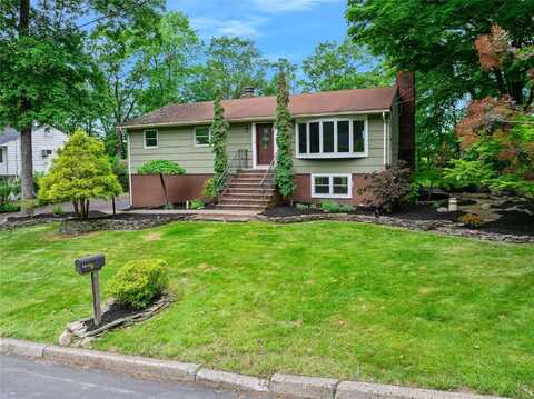 11 Woodland Road, Woodbury, NY 10930