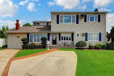 6 Pasture Court, Bethpage, NY 11714