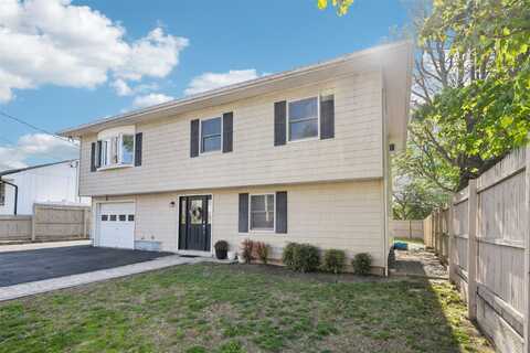 7 Avenue B, Locust Valley, NY 11560