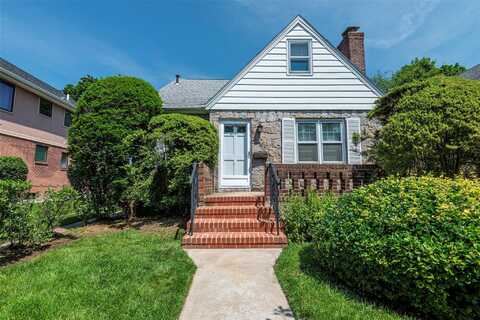 147 Nugent Street, New Hyde Park, NY 11040